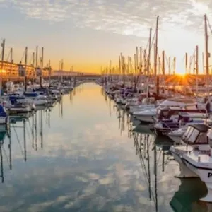 https://stunning-2-bedroom-2-bathroom-apartment.brighton-hotels-england.com