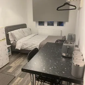 https://exeter-garden-for-2.cambridgehotelsuk.com